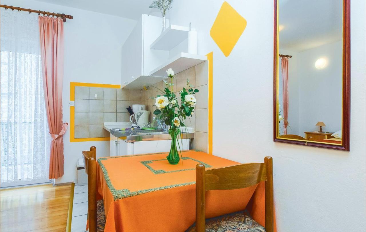 Lovely Apartment In Omis With Kitchenette Kültér fotó