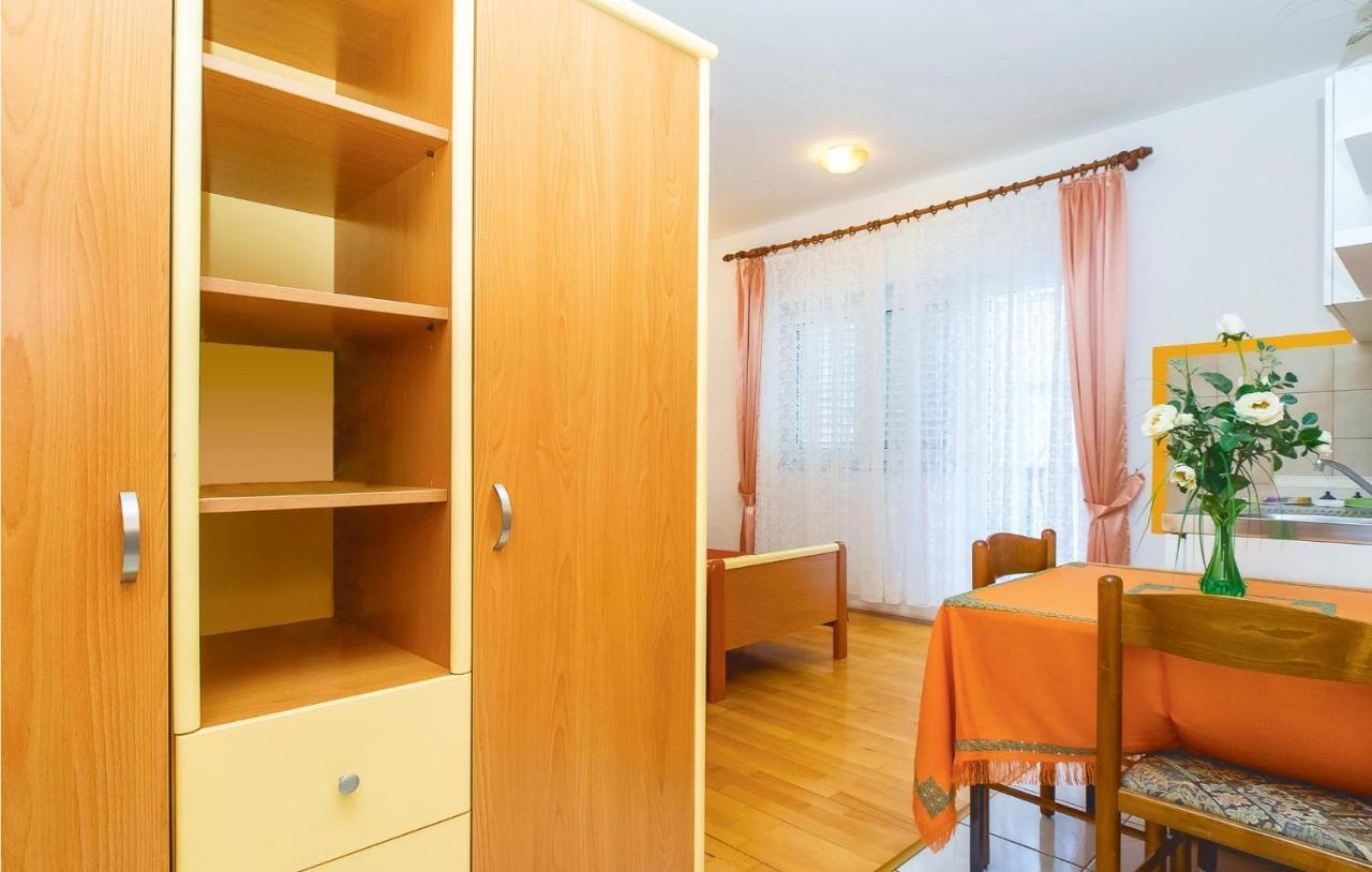 Lovely Apartment In Omis With Kitchenette Kültér fotó